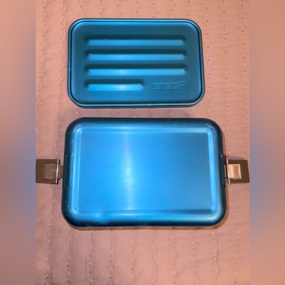 SIGG Light Weight Aluminum Food Container / Lunch Box - Picture 9 of 16